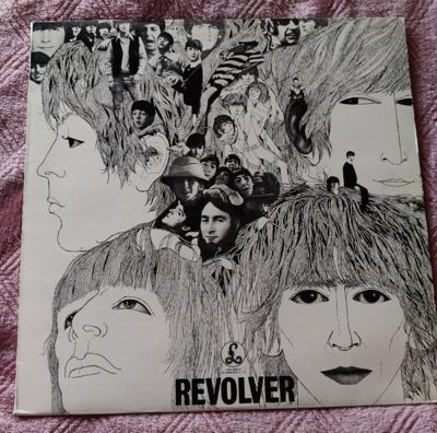 Tumnagel för auktion "Beatles Revolver- svensk utgåva i fint skick "