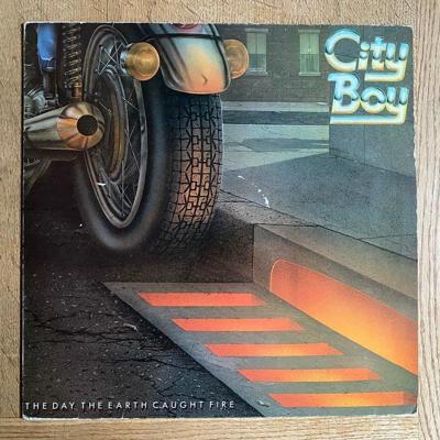 Tumnagel för auktion "CITY BOY - The Day The Earth Caught Fire LP"