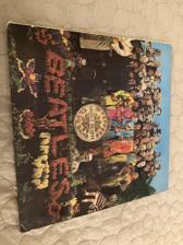 Tumnagel för auktion "The Beatles ”Sergeant Peppers Lonely hearts clubs band” PMC 7027 mono firstpress"