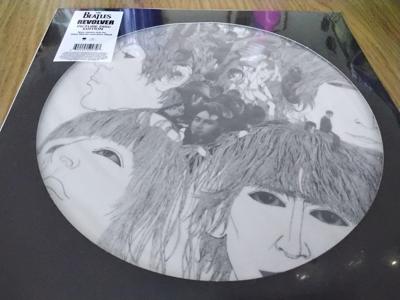 Tumnagel för auktion "Beatles Revolver Bildskiva från 2022 oöppnad"