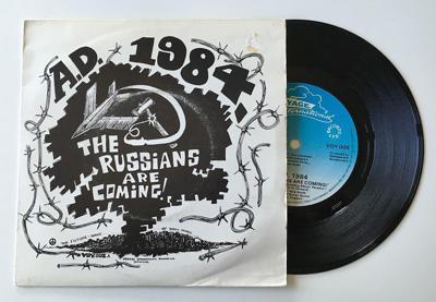 Tumnagel för auktion "AD 1984 ”The Russians Are Coming” 1979 Debuten DIY RARE"