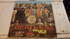 Tumnagel för auktion "The BEATLES - Sgt PEPPERS LONELY HEARTS CLUB BAND - LP - 1967 - Klassiker"