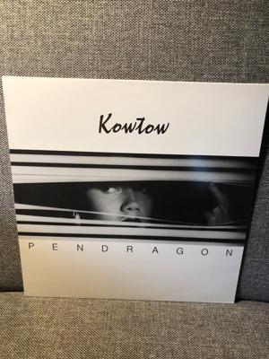 Tumnagel för auktion "Pendragon - Kowtow (Toff Records, 1988) LP i mycket bra skick."