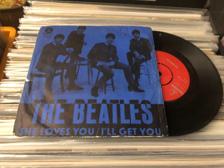 Tumnagel för auktion "THE BEATLES she loves you MÖRKBLÅTT OMSLAG SVENSK PRESS RÖD LABEL parlophone 45"