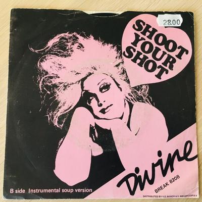 Tumnagel för auktion "Divine - Shoot your shot (Break, 1982), kultförklarad drag queen"