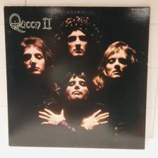 Tumnagel för auktion "LP *** arena rock *** QUEEN - II Gatefold EX/EX-"