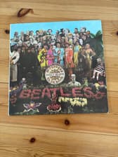 Tumnagel för auktion "Beatles vinylskiva Sgt. Pepper's Lonely Hearts Club"