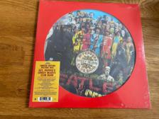 Tumnagel för auktion "Beatles: Sgt pepper lonely hearts, bildskiva, 2017,  inplastad, sealed"