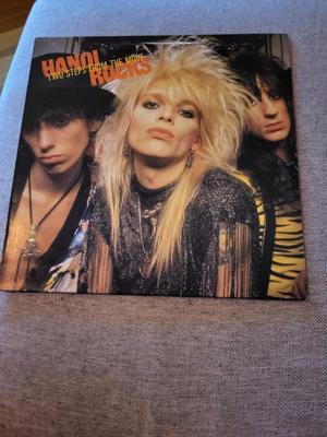 Tumnagel för auktion "Hanoi Rocks "Two Steps From The Move""
