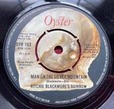 Tumnagel för auktion "RITCHIE BLACKMORE'S RAINBOW "Man On The Silver Mountain" Oyster OYR 103 UK-1975"