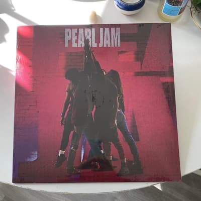 Tumnagel för auktion "Pearl Jam - Ten , NY INPLASTAD LP"