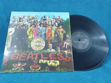 Tumnagel för auktion "THE BEATLES - SGT.PEPPER'S LONELY HEARTS CLUB BAND  +  INSERT CARD  NM "