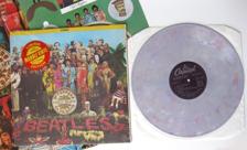 Tumnagel för auktion "The Beatles - Sgt. Pepper's Lonely Hearts Club Band /Gray/Pink Marble vinyl/NM- "