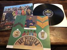 Tumnagel för auktion "BEATLES • Sgt. Pepper’s Lonely Hearts Club Band - Vinyl "