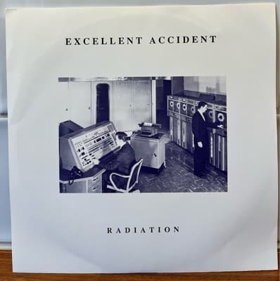 Tumnagel för auktion "Excellent Accident- Radiation, 7” singel. Svensk synth, Radium Records."