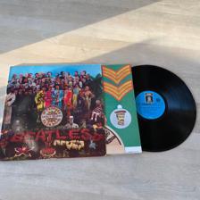 Tumnagel för auktion "The Beatles - Sgt. Pepper's Lonely Hearts Club Band - 1973"