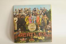 Tumnagel för auktion "The Beatles Sgt. Pepper's Lonely Hearts Club Band LP"