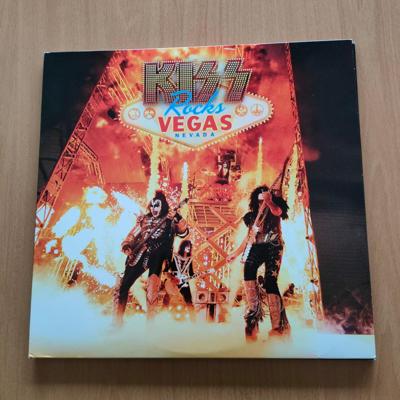 Tumnagel för auktion "Kiss – Kiss Rocks Vegas - 2 x LP + DVD - ERDVLP090."