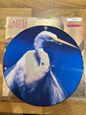 Tumnagel för auktion "Faith No More – A Small Victory 12" Limited Edition Picture Disc Nr.8"