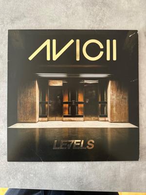 Tumnagel för auktion "Limited Edition Avicii Levels Vinyl LP 193/1000"