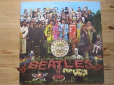 Tumnagel för auktion "The Beatles - Sgt. Pepper's Lonely Hearts Club Band (Vinyl) svensk press -75"