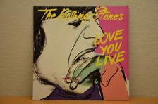 Tumnagel för auktion "THE ROLLING STONES LOVE YOU LIVE USA  PRESS"