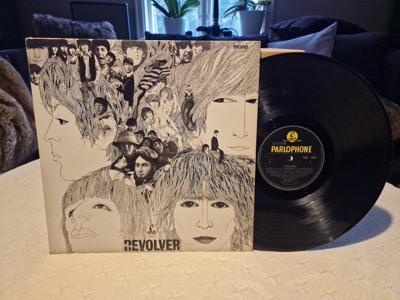 Tumnagel för auktion "Beatles - Revolver, UK, 2:a Press 1967-68, Se Bilder För Egen Bedömning!"