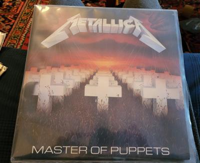 Tumnagel för auktion "Metallica vinyl lp (2st) Master of puppets MFN60 DM U.K 1986 fint skick."