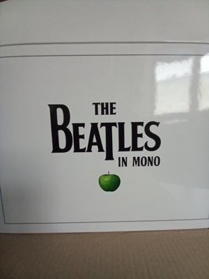 Tumnagel för auktion "BEATLES IN MONO BOX SET 14 LP"