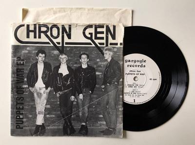 Tumnagel för auktion "Chron Gen ”Puppets Of War EP” 1981 RARE DIY 500 ex! Oi UK82 Debuten"