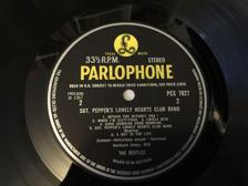 Tumnagel för auktion "BEATLES sgt pepper`s lonely hearts club band parlophone pcs 7027 TOPPEX!!"