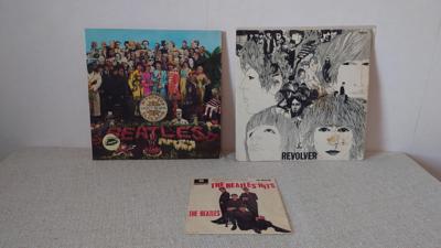 Tumnagel för auktion "The Beatles tre stycken vinyler - LÅGT UTROP!!  1 KR! Sgt. Pepper's, Revolver"