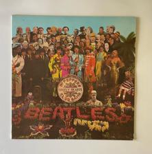 Tumnagel för auktion "THE BEATLES – SGT. PEPPERS LONELY HEARTS CLUB BAND (UK)"