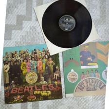 Tumnagel för auktion "The Beatles: Sgt. Pepper's Lonely Hearts Club"