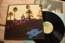 Tumnagel för auktion "Eagles Hotel California LP pop rock med poster"