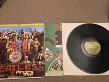 Tumnagel för auktion "The Beatles - Sgt Peppers Lonely hearts club band - SMAS 2653 Apple "