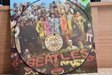 Tumnagel för auktion "THE BEATLES - SGT PEPPERS LONELY HEARTS CLUB BAND PICTURE DISC GERMANY"