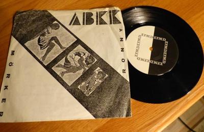 Tumnagel för auktion "ABKK 7” ”Ronny” / Mörker , EFMD 4, kbd diy minimal punk 1981"