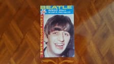 Tumnagel för auktion "RINGO STARR BEATLES BROSCHYR BOOKLET POP ROCK MUSIK"