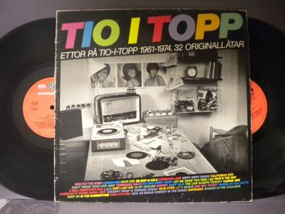 Tumnagel för auktion "TIO I TOPP - ETTOR PÅ TIO-I-TOPP 1961-1974 - 32 ORIGINALLÅTAR - 2 -LP - V/A"