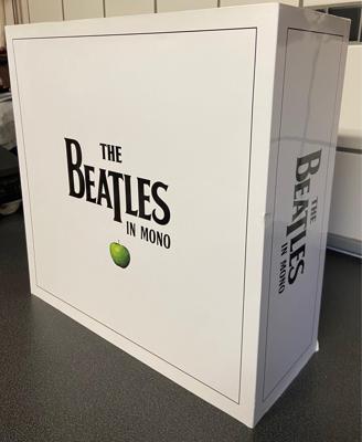 Tumnagel för auktion "The Beatles - The Beatles In Mono, Vinylbox"