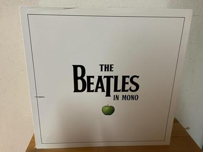 Tumnagel för auktion "THE BEATLES - THE BEATLES IN MONO - BOX SET - 11LP - STILL SEALED"