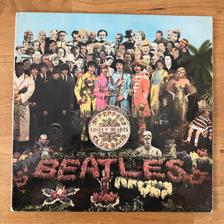 Tumnagel för auktion "The Beatles – Sgt. Pepper's Lonely Hearts Club Band (Parlophone, Europe, 1977)"