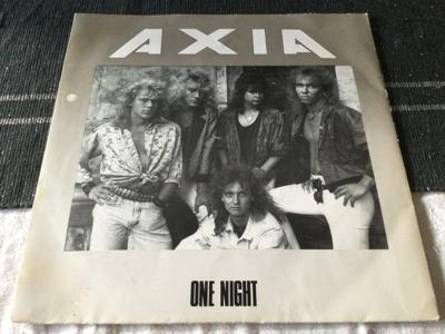 Tumnagel för auktion "Axia - One night, 7” Vinylsingel "