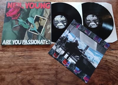 Tumnagel för auktion "Neil Young / Are You Passionate ? / Reprise - Vapor Records / 2 LP"