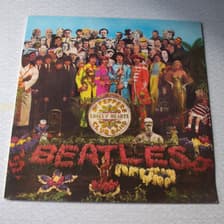 Tumnagel för auktion "The Beatles - Sgt. Pepper's Lonely Hearts Club Band GF med inlaga PCS 7027"