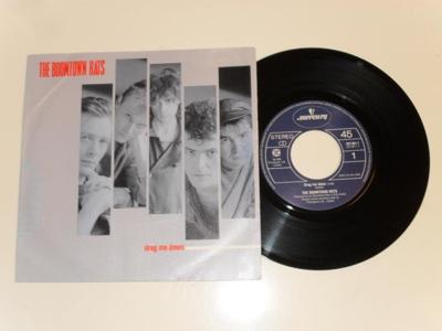 Tumnagel för auktion "BOOMTOWN RATS - DRAG ME DOWN (Mercury 7" 1984 Holland)"