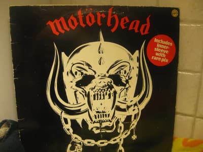 Tumnagel för auktion "Motörhead`s första : 1977 ."