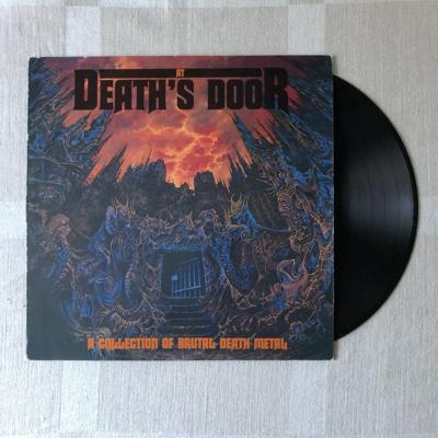 Tumnagel för auktion "V/A - At Death's Door LP | Sepultura Obituary Deicide | Death Metal Hårdrock"