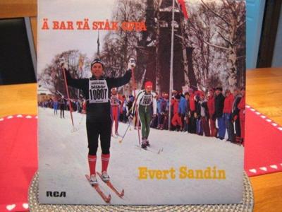 Tumnagel för auktion "LP: EVERT SANDIN:  " Ä BAR TÄ STÅK OPPÅ " Fr.1981."
